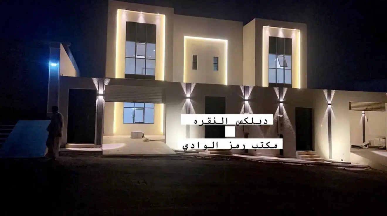 ⁨	S620  دبلكسين للبيع بالنقره موقع مميز. تامين ملاذ  تصميم نموذجي  الكهرباء الفنار  السباكه نبروا  المواصفات.  مساحه الدبلكس الواحد 250 المسطح 402  شارع شمالي  15  مجلس  رجال. صاله كبيره  مجلس نساء  الدور الثاني. اربع غرف و صاله بملحقتها. غرفتين. ماستر. في السطح  غرفه غسيل وخادمه  السعر 850 الف مباشـــــــر مكتب رمز الوادي للعقار 1200029839 / رخصة فال نستقبل عروضكم وطلباتكم العقاريه⁩