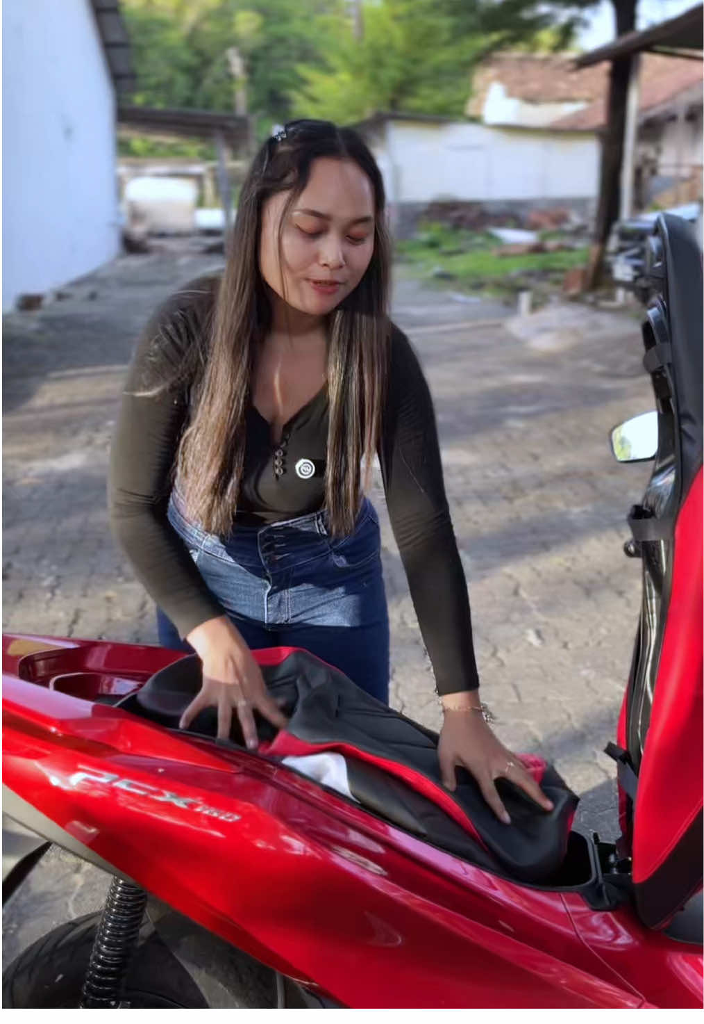 Membalas @DellaRajji cover jok motornya silahkan pilih varian warnanya kak di keranjang kuning#coverjok #covermotor #sarungjokmotor #sarungjok 