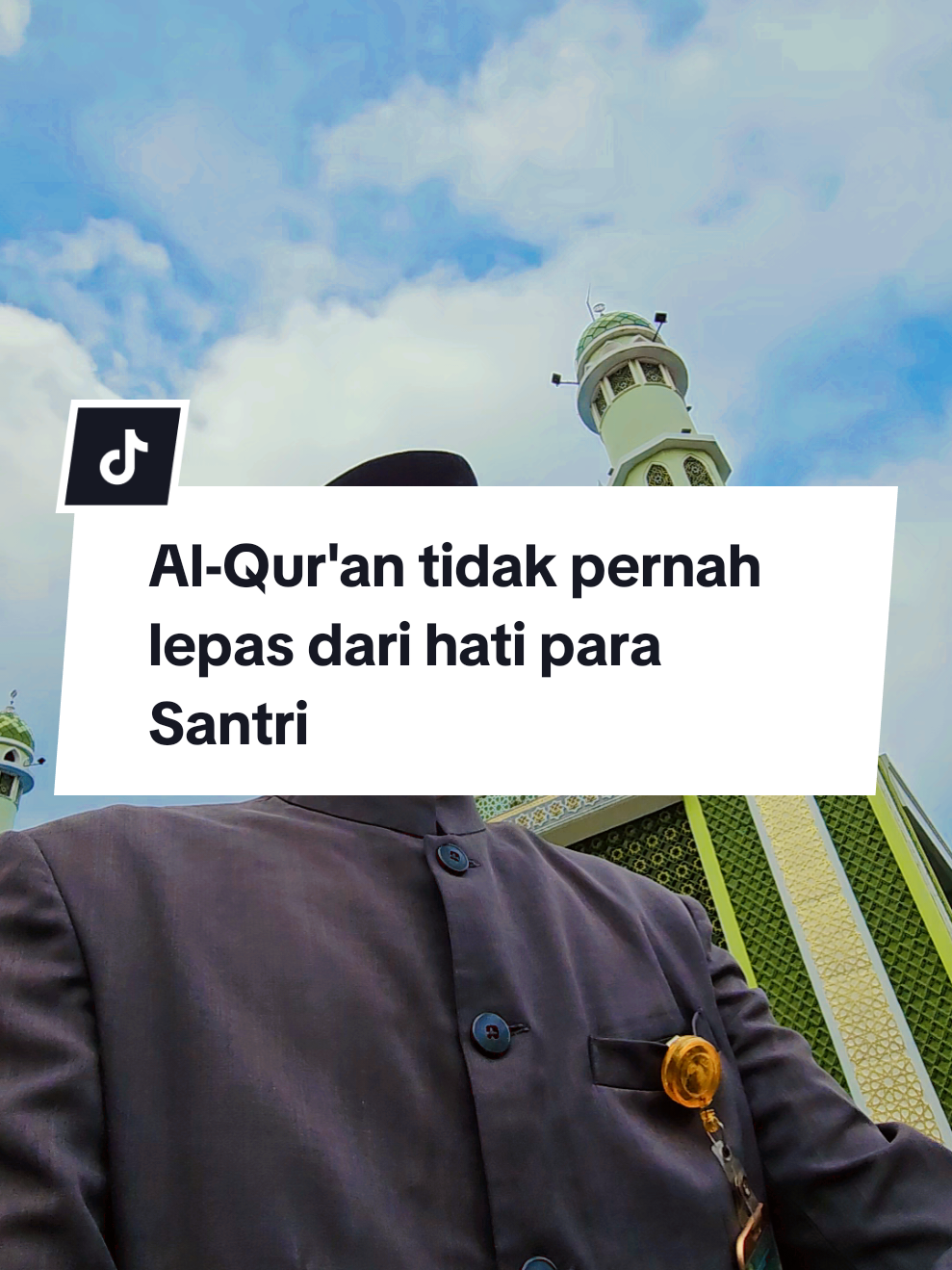 Sesering itu mereka membaca Al-Qur'an, tidak hanya dibaca tapi dihafalkan, tidak hanya dihafalkan tapi dikaji tafsirnya. Betapa Al-Qur'an tidak pernah lepas sedetikpun dari kehidupan mereka.. #yanbu #pesantren #fyp #trending  #harusviral 