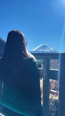 “Đừng nhốt tuổi trẻ trong tiếc nuối Hãy để bản thân được tự do tự tại.”