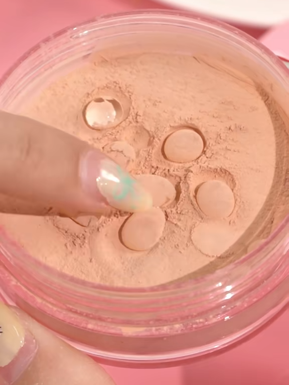 Lightweight, blurring, oil-controlling — Pinkflash Loose Powder gives you that cloud-soft finish without drying or caking. #pinkflash #pinkflashph #powder #makeup #makeuphack
