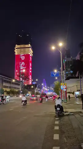 ...bao lâu rồi bạn chưa dạo ngắm view xịn xò này vào buổi tối... #caubason #caubasonsaigon #saigonmarinaifc #saigon #tphcm 