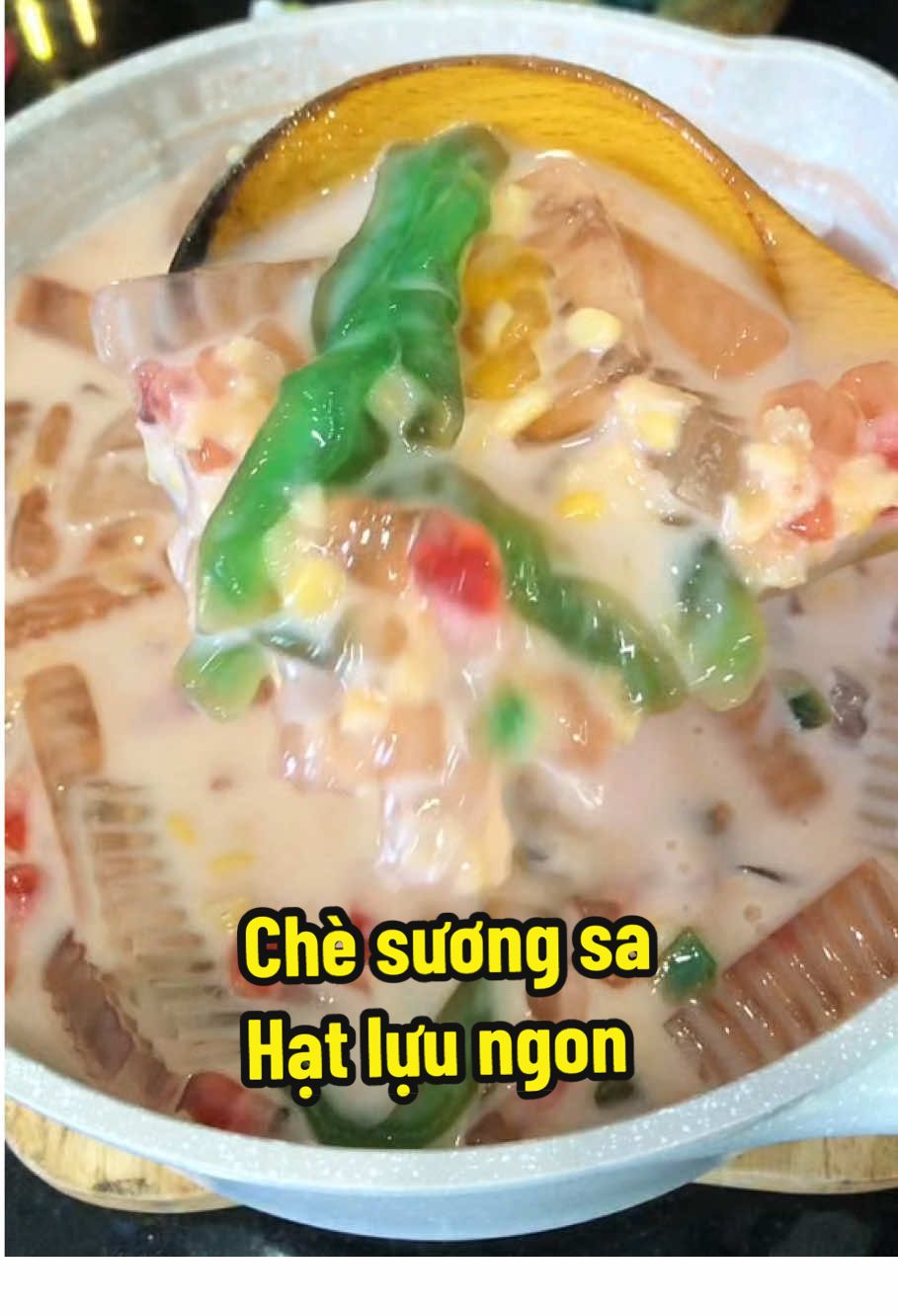 Giờ nấu nồi chè sương sa hạt lựu Nó dễ ơt luôn! Mn nấu thử đi(ngon) #hangduong82#foodreview# #chesuongsahatluu#chengon# #ancungtiktok