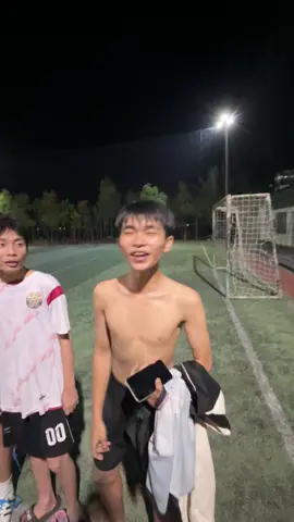 Đá bóng trả kèo sân❌ Đá bóng kèo gọi bố ✅#cuốicấp3 #kỷniệmhọcsinh 