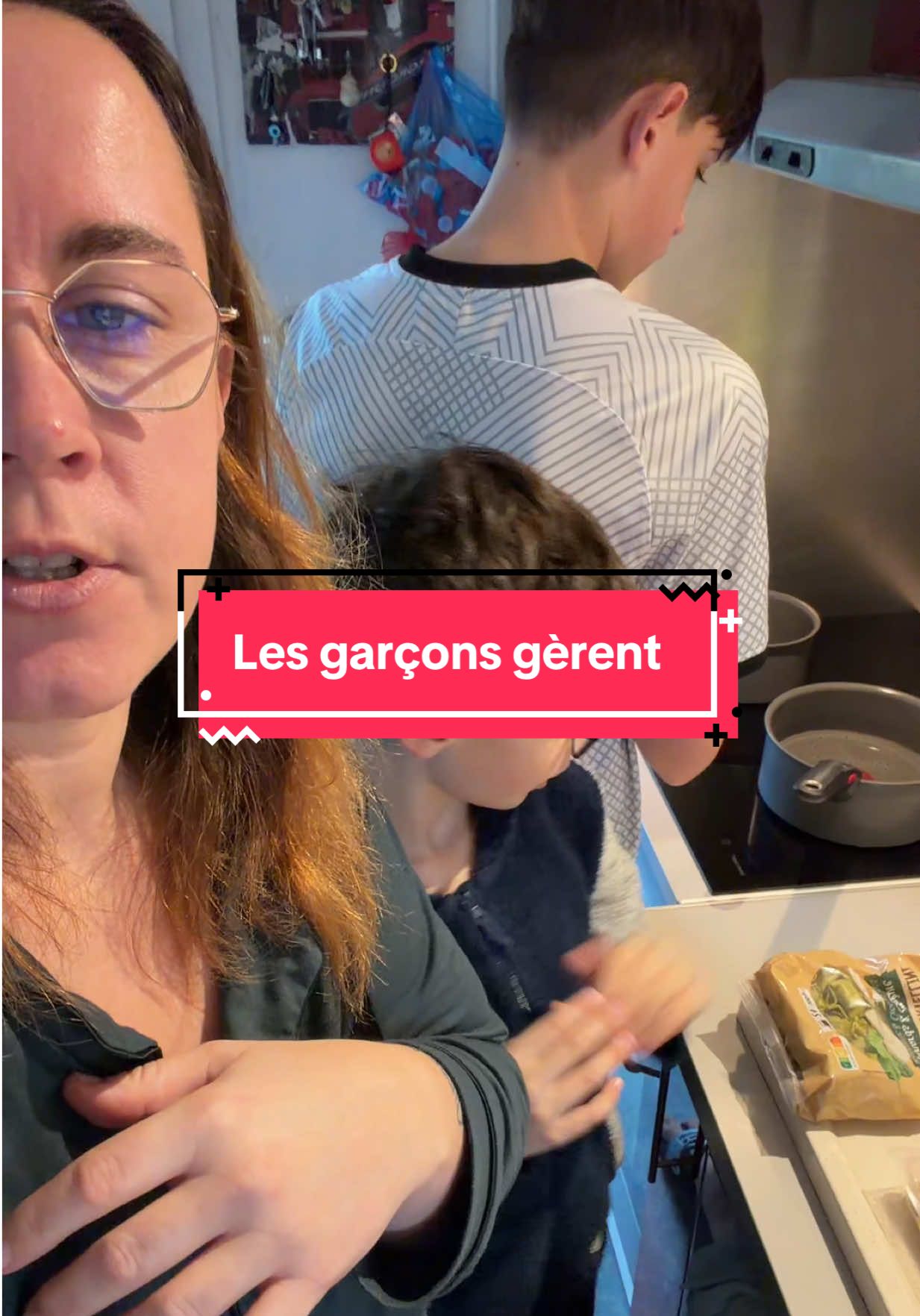 Ce midi repas choisi par Arthur et préparé par Gabriel: il a super bien géré! Merci beaucoup 😊 comme ça j’ai pu m’habiller. 