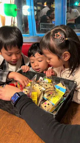 Akhirnya ketemu ya kalian @MEGAKENICHIRO_OFFICIAL dah sana mainaaaannnn, longvlog nanti pas Abe di Indonesia ya onty angkel