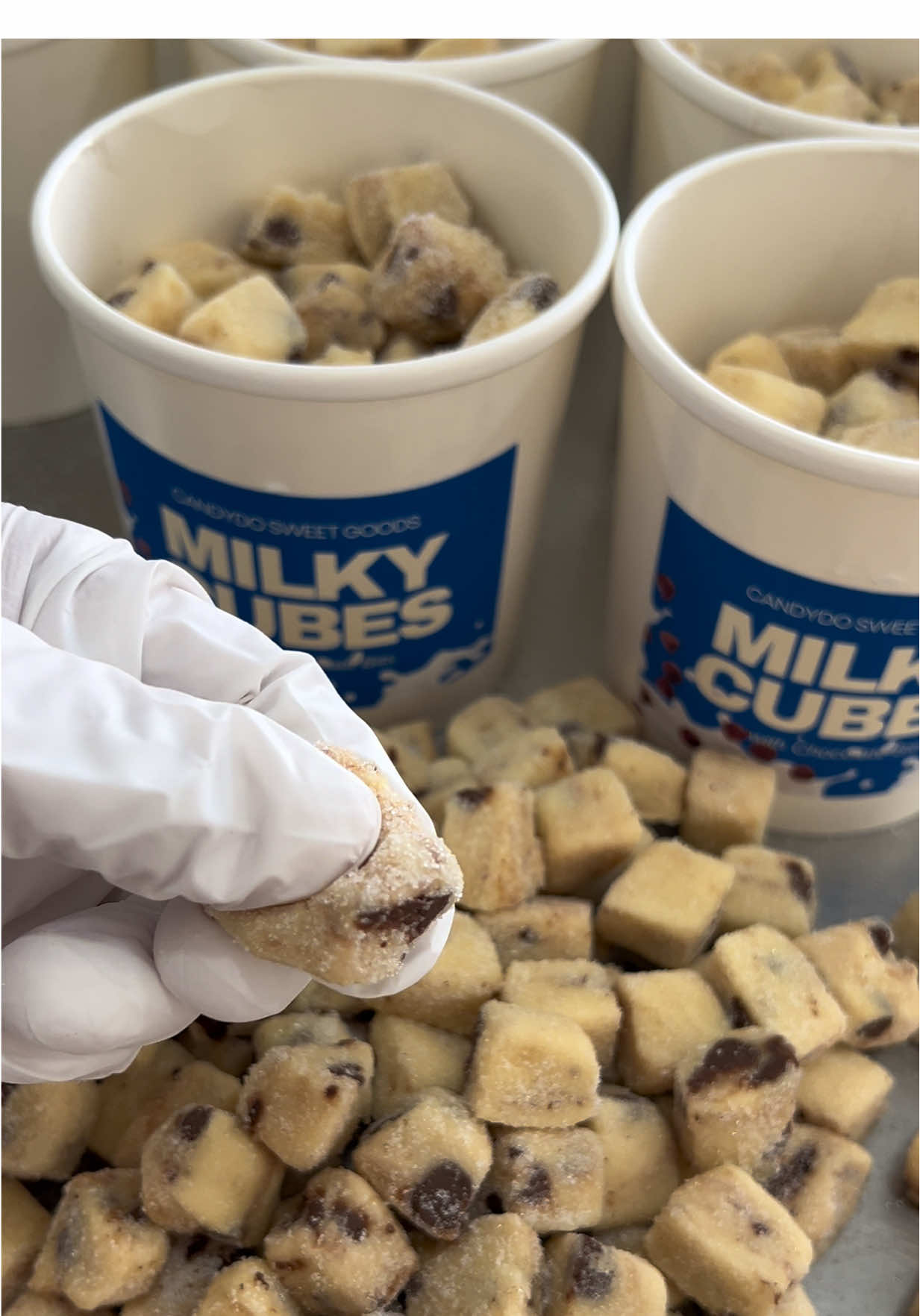 Milky Cubes with Chocolate chip, sobrang sarap! 😍🤤🤤 #candydosweetgoods #chocolate #foodtiktok #milkycubes #milkycubeswithchocolate 