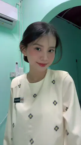 A little late but hi I’m officially a teacher now #firstposting 