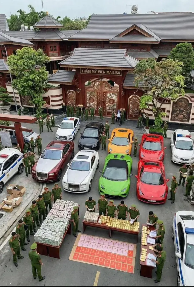 Mới đầu nhìn tui tưởng vàng mã xe giấy ko chứ,ko tin vào mắt mình. Giàu dữ v tr😀 P/s: Hình t lượm trên mạng, chắc AI. #malisa #vụ_mailisa 