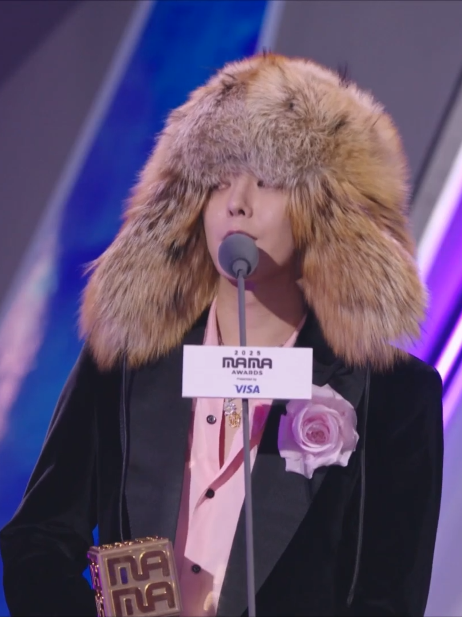 [#2025MAMA] BEST MALE ARTIST🏆 G-DRAGON Presenting the winner of the 2025 MAMA AWARDS. 2025 MAMA AWARDS의 수상자를 소개합니다. HEAR MY ROAR, UH-HEUNG 2025 MAMA AWARDS #MAMAAWARDS #2025MAMAAWARDS