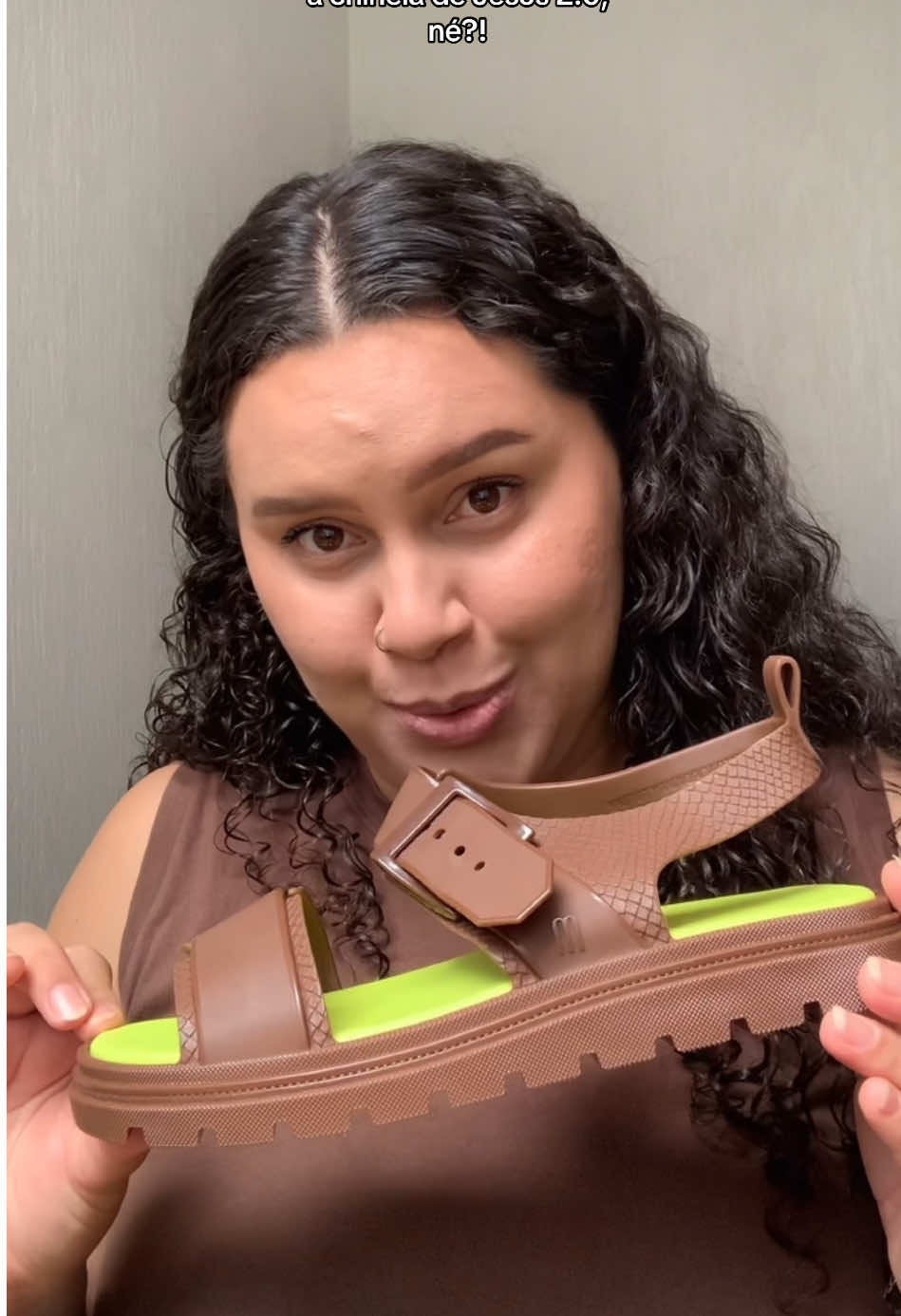 A chinela de Jesus 2.0 😂 #melissa #papete #presente #sapatos #tonsterrosos 