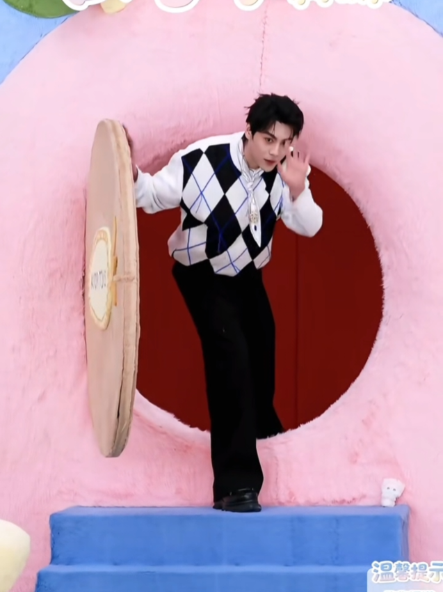 live streaming AYOR TOYS & TIAN XUNING douyin 29 nov 2025 #video #tianxuning #ayortoys #livestreaming #douyin 