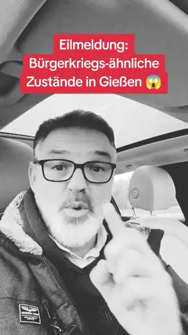 Eilmeldung 29.11.2025: Bürgerkriegsähnilche Zustände in Gießen. Demonstranten blockieren Straßen und attackieren Polizei mit Steinen. #eilmeldung #demo #gießen 