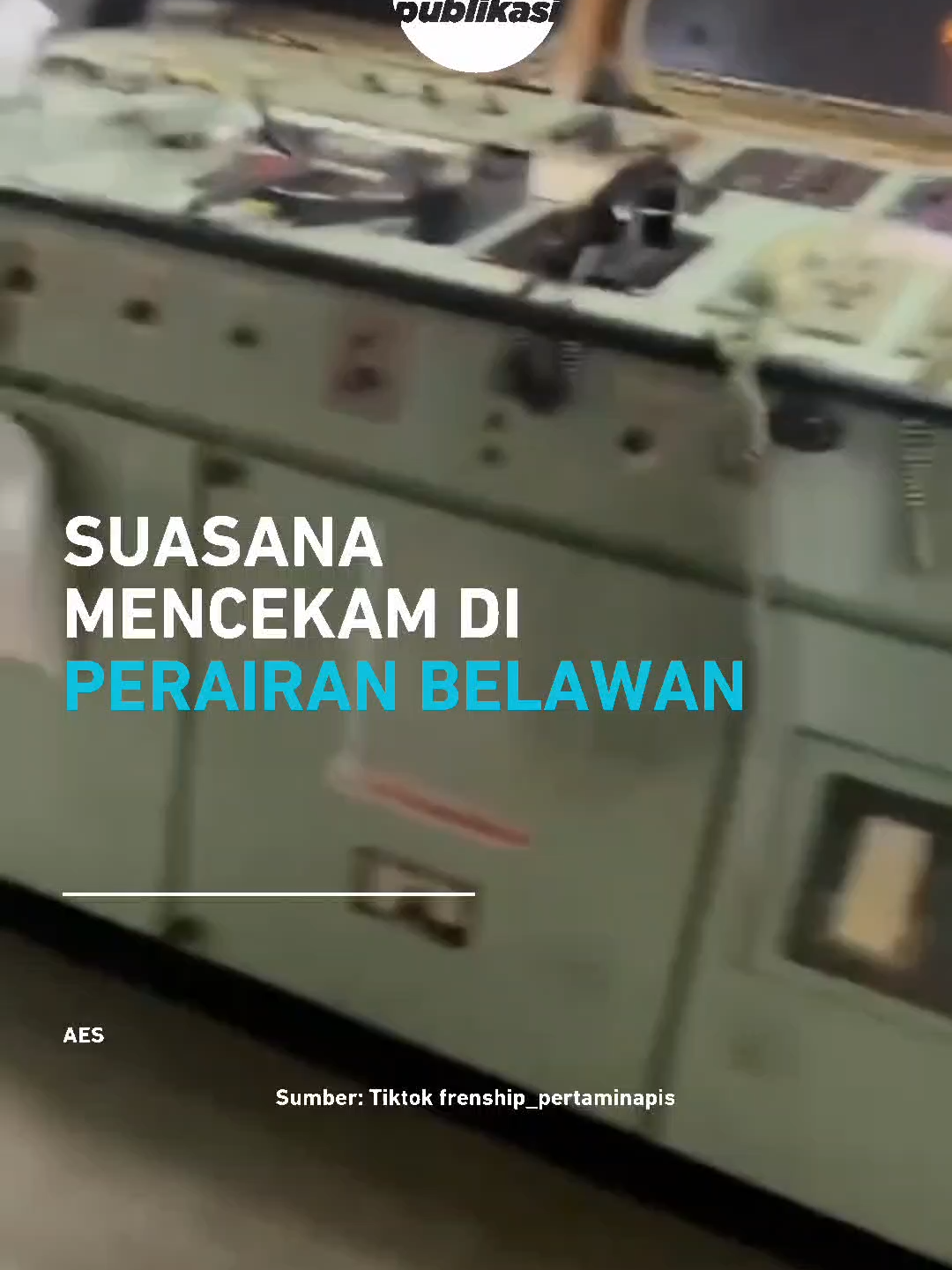 Video yang tersebar memperlihatkan suasana mencekam di dalam kapal pengangkut BBM yang dihantam badai dan ombak besar di perairan Sumatra Utara.  Kapal medium tanker milik Pertamina International Shipping terkena badai di perairan Belawan pada Rabu sore, 26 November. Ruang kerja dan kabin sempat kacau, namun kru tetap berupaya keras menjaga pasokan logistik. #trending #belawanmedan #pertaminaindonesia #pertaminainternationalshipping #viralditiktok