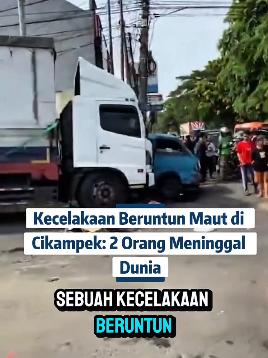Kecelakaan Beruntun Maut di Cikampek: 2 Orang Meninggal Dunia Sebuah kecelakaan beruntun fatal terjadi di Lampu Merah Dawuan, Cikampek, Karawang pada Sabtu pagi (29/11/2025), sekitar pukul 07.30 WIB. Kejadian ini melibatkan sedikitnya 13 kendaraan, terdiri dari 6 mobil dan 7 sepeda motor. Kecelakaan diduga dipicu oleh sebuah truk wing box yang mengalami rem blong dan menghantam kendaraan yang sedang berhenti di lampu merah. 👥 Dampak Korban 2 orang dilaporkan meninggal dunia. 5 orang lainnya mengalami luka-luka dan telah dilarikan ke rumah sakit terdekat. Sopir truk, berinisial T, telah diamankan oleh pihak kepolisian untuk pemeriksaan lebih lanjut terkait insiden tragis ini. #kecelakaanberuntun #truk #cikampek #beritankri 