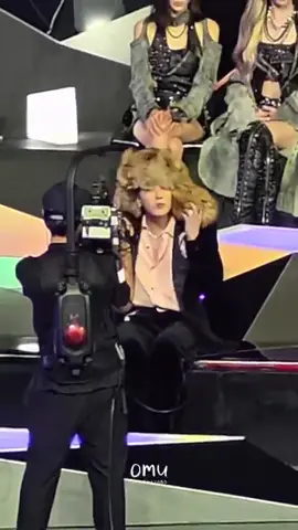 Adek bilang juga apa bang,di lepas aja topi nya wkwkwkwk #GDRAGON2025 #ÜBERMENSCH #GDRAGONWORLDTOUR2025 #BIGBANG 