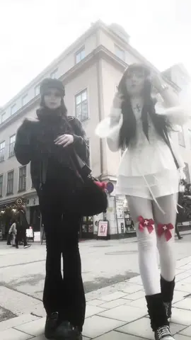 Är i sthlm med @Ava ^-^ !! #lkpg #älskarminavänner #emo #bestie 