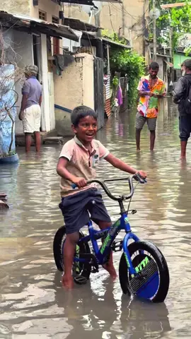 හිනාවෙන් කදුළු හන්ගන මිනිස්සු..❤️🥰 #srilankawhether #news #neswupdate #sad #chilhoodmemories 