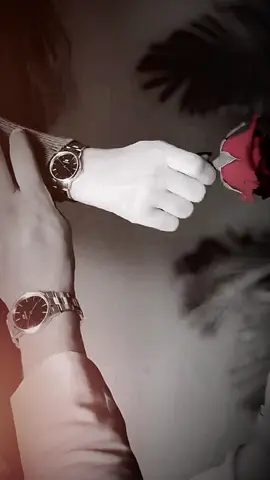 تم گزرو… اور وقت تھم نہ جائے؟ ایسا کیسے ممکن ہے۔ تم یاد آؤ… اور دل کا درد نہ جاگے؟ یہ تو محبت کے اصولوں کے خلاف ہے۔ ہم نے صبر بھی کیا، شکر بھی کیا، مگر دل کو سکون مل جائے… ایسا کبھی نہ ہو سکا۔ ترکِ محبت کا فیصلہ کرنا آسان لگا، پر دل نے ماننے سے انکار کر دیا۔ کوئی اُسے جا کر سمجھائے کہ فاصلہ کر لینے سے فاصلے ہو تو سکتے ہیں، پر دل سے کوئی دور ہو جائے… یہ ممکن نہیں ہوتا۔ کچھ رشتے جسمانی موجودگی سے نہیں، دل کی دھڑکنوں سے بندھے ہوتے ہیں… اور اُن سے جدا ہو جانا، چاہنے کے باوجود، بس کہنے کی حد تک ممکن ہوتا ہے… نبھانے کی حد تک نہیں۔