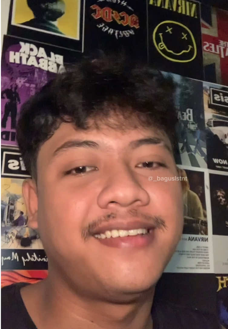 tugasku sebagai payung sudah selesai, sekarang pergilah dan kejar pelangimu