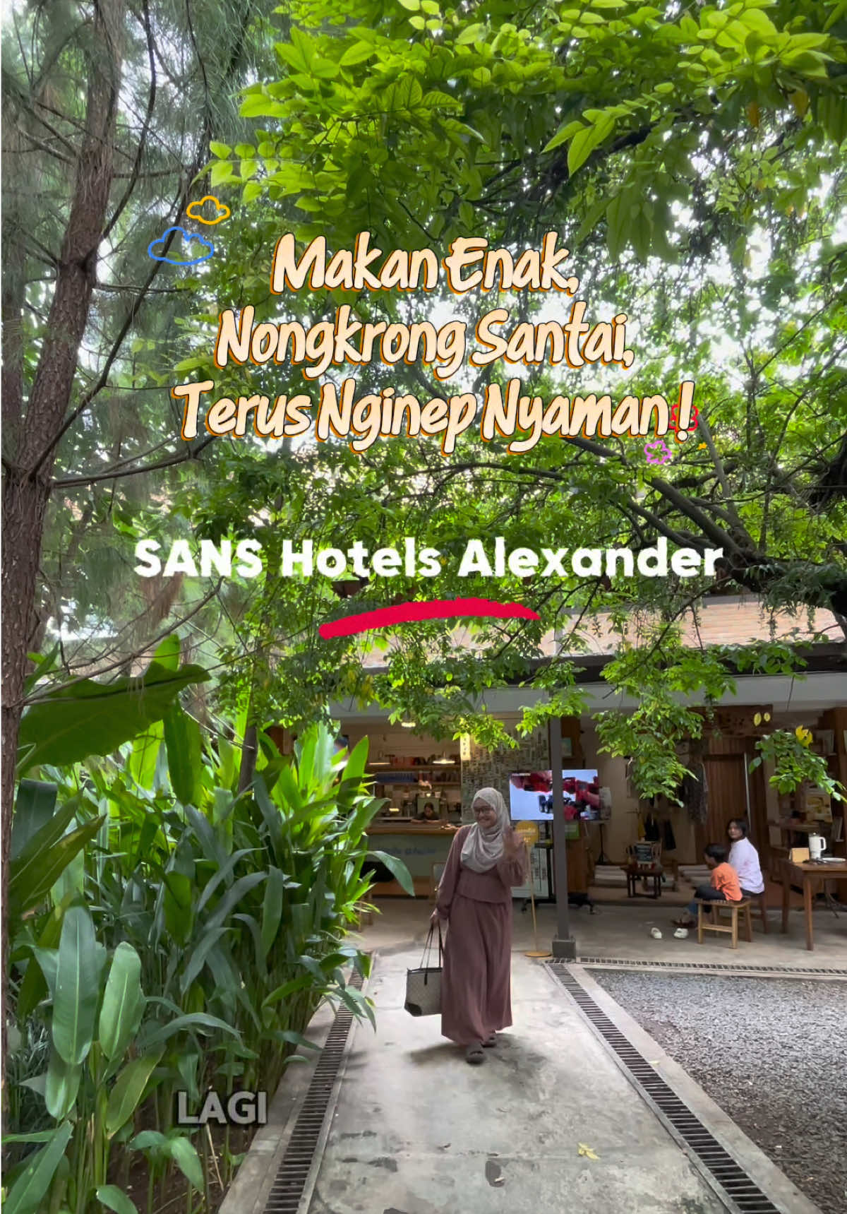 Nyobain Cafe Hutanika di Bandung, makanannya enak banget 🍽️✨ Cocok buat WFC, nongkrong santai, atau meeting kecil. Suasananya adem, Instagramable, banyak tanaman hijau, vibe-nya bikin relax! 🌿 Abis itu, lengkapi liburanmu dengan Sans Hotels Alexander. Kamarnya nyaman, bersih, lengkap AC & TV, kamar mandi ada water heater, plus rooftop pool estetik! 🏨💛 Harga mulai 200 ribuan aja ! Booking sekarang lewat aplikasi RedDoorz dan pakai kode voucher YUKNGINEP biar lebih hemat! Jangan sampai kehabisan, apalagi jelang akhir tahun! 📲✨ @RedDoorz Indonesia  @SANS Hotels  #RedTravelers  #BerkeSANS #RedDoorz #SansHotels