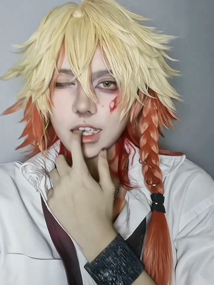 My hand got dirty from EE pencil , please don't judge #mydei #mydeicosplay #mydeihsr #hsr #HonkaiStarRail 