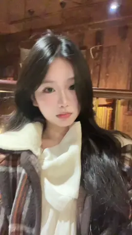 Người mặc tương tư khoác lên ưu sầu..🌦️