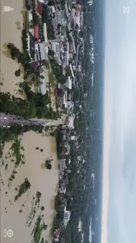 Drone view of flooded Gampaha ⛈️ Location - Gampaha town Date - 11/29/2025 Time - 5.30 pm #Gampaha #GampahaFloods #SriLankaFloods #FloodUpdate #FloodSituation            