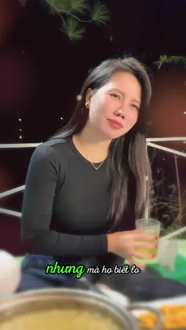 Thứ mà tồn tại với thời gian là cái tình, cái nghĩa chứ không phải đồng tiền và nhan sắc. Thà yêu một người bình thường để thấy mình đặc biệt, còn hơn yêu một người đặc biệt rồi bị coi là tầm thường. #yenchuoireview #yenchuoi #tamtrang #yeu #xuhuong 