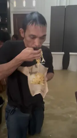 lapar kali abang ini karna banjir #fyp #jangkauanluas #tiktokviral #banjir #kampunglalang 