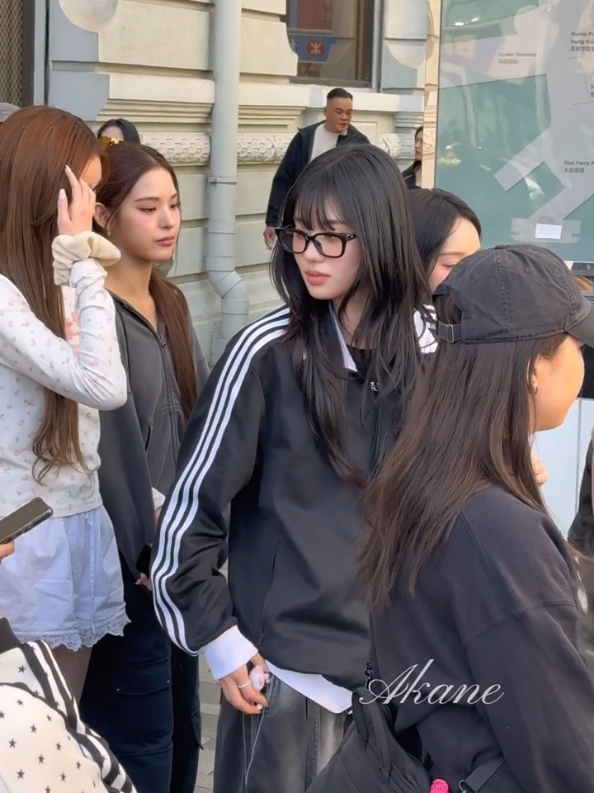 They're so gorgeous! #izna #hongkong #mamaawards2025 #kpopfypシ 