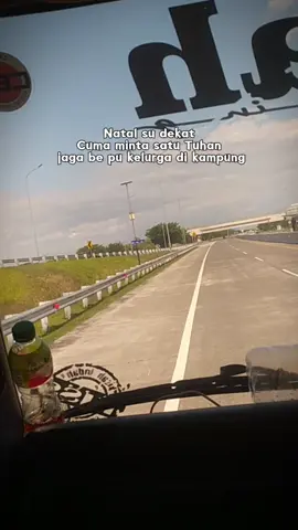 Natal su dekat cuma minta satu tuhan iaga be pu kaluarga di kampung jika aku ada di tanah rantau 😭😭