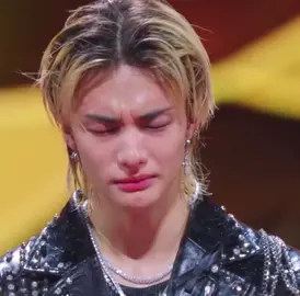 Mi amor me rompió tanto verte llorar mi vida pero tus lágrimas eran de felicidad ganaron el álbum del año y se cumplió tu sueño de ganar un Mama ..lo han hecho bien te amo mucho mi bello Hyunjin😩😩😩🥹🥹 #StrayKids #albumdelaño #pyf #현진 #hyunjin 