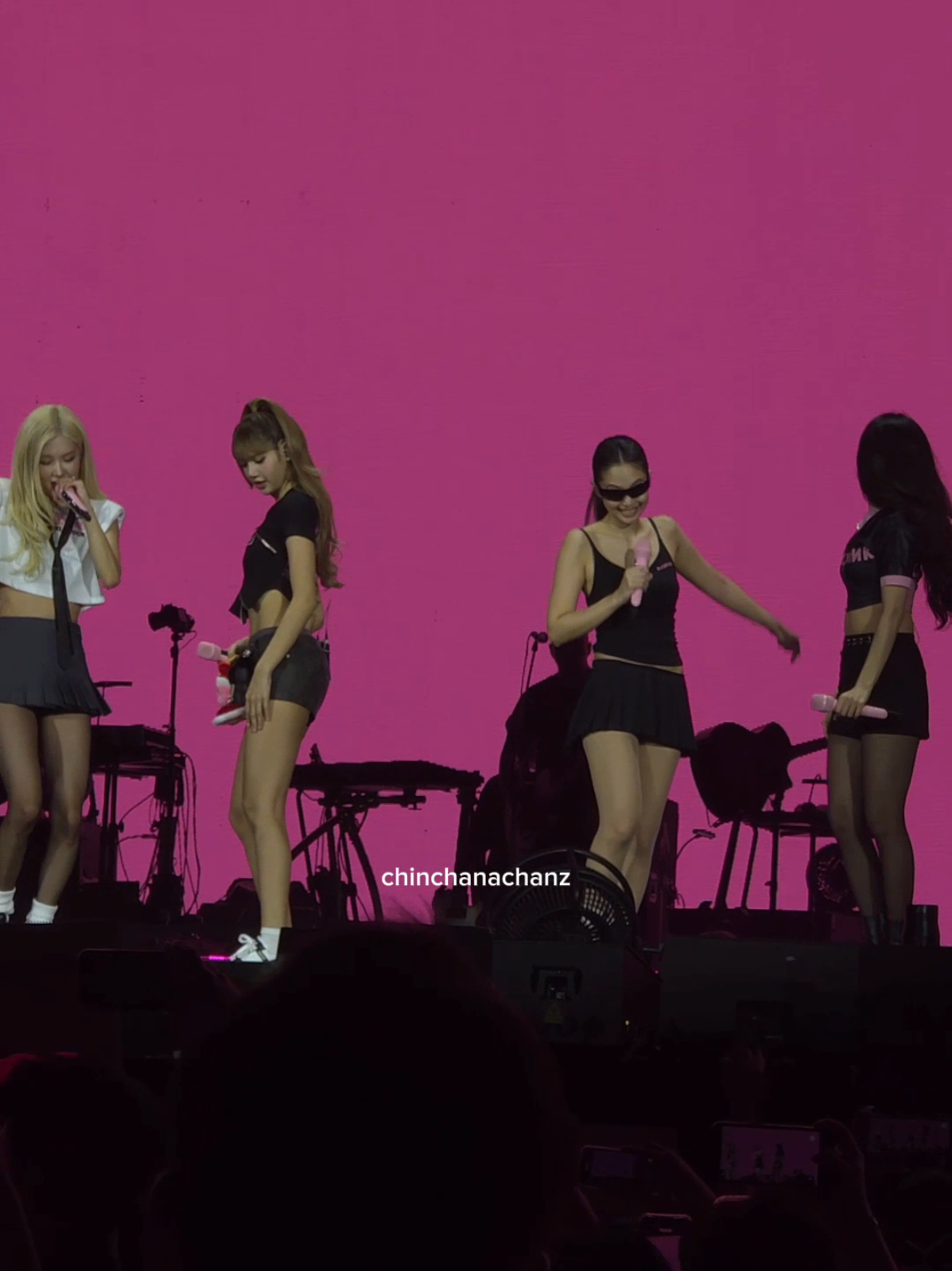 Lisa received a Santa Labubu and it reminded the pinks of their Jingle Bell Rock cover lol @JENNIE @LISA @JISOO @ROSÉ #blackpink #rosé #lisa #jennie #jisoo 