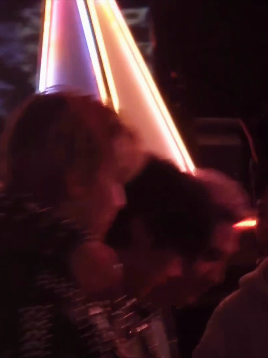 Helping each other, that's what love is all about.. #leeknow #hyunjin #bangchan #straykids #skz 