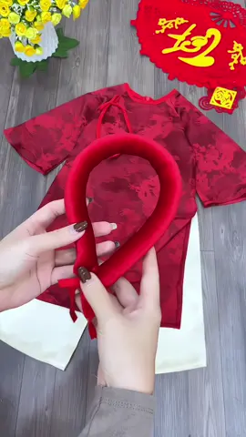 Áo dài lụa cho bé diện Tết. Tặng mấn xinh cho bé 🧧#xuhuong #aodaitetchobe #aodaicachtan #aodaichobe #mevabe 