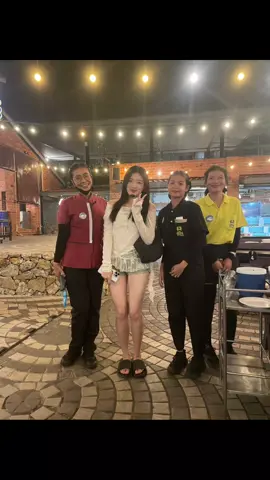 อาลี่ก๋งน่าบอกแล้วเรารู้จักทุกวงการ