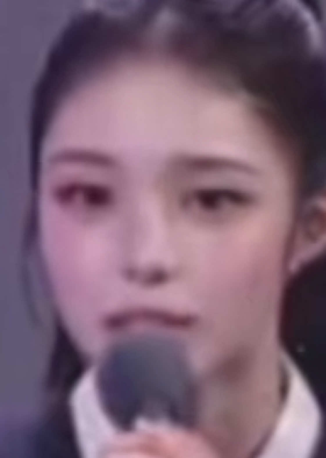 Gue pertama kalinya liat idol komat kamit ngapalin naskah victory speech 😅. Ian sopian kamu tuh lucu sebadan badan 😅 #hearts2hearts #하츠투하츠 #ian 