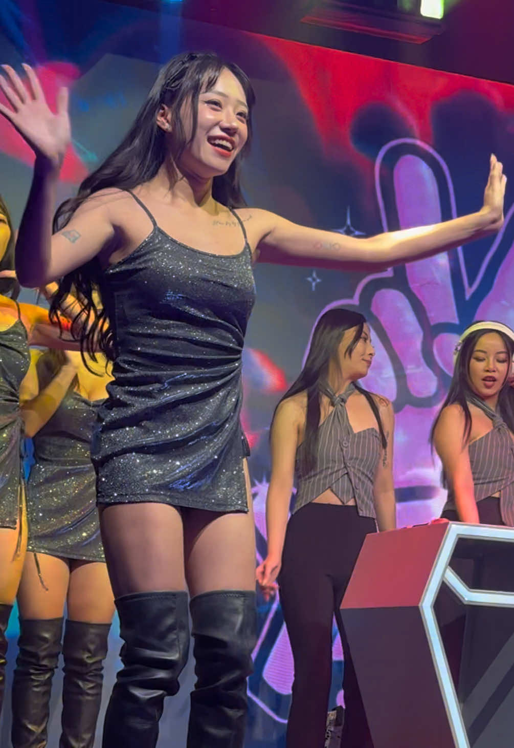 羊哥看妹日常🔥多看小妮子翻跟斗有益身體健康💗 #年尾清庫存 #奶油泡泡 #芮妮 #廟會特攻隊 #有芮妮就是快樂的一天 