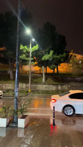 وكأن العالم اتسع للجميع وضاق بي. 🦋#قونيا________________قونيا😌💙 #تصويري_احترافي_الاجواء👌🏻🕊 #اعادة_النشر🔃 #عبارتكم_فخمة🖤💉🥀 #تحرير_سوريا 