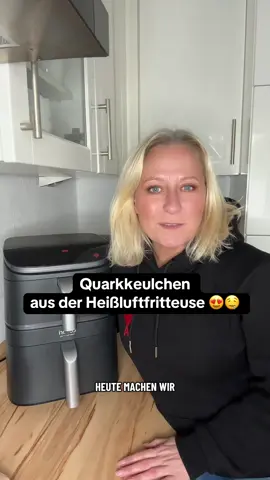 Quarkkeulchen aus der Heißluftfritteuse ✨ So einfach, so lecker – und super wandelbar! 🤩🔥 Heute aus meiner @COSORI 🧡 TurboTower Pro  Werbung wegen Markeninhalt / Verlinkung  🧀🍽️ Du brauchst: • 400 g Magerquark • 2 Eier 🥚🥚 • 100 g Dinkel- oder Weizenmehl 🌾 • Für süß: Vanillezucker, Bourbonvanille oder deine liebste Süße 🍯🍓 • Für deftig: Streukäse, Schinkenwürfel oder alles, was dein Herz begehrt 🧀🥓💛 Alles gut verrühren, kleine Keulchen formen und auf Backpapier in den Airfryer legen. Dann: 180°C | 20 Min | Airfry ⏱🔥 Außen goldbraun, innen fluffig – einfach himmlisch! 😍 Ob süß oder herzhaft, diese Quarkkeulchen gehen immer! 🙌💛 #myhlf❤️ #airfryer #heissluftfritteuse #tezept #cosori 