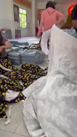 Xin chia sẽ với quý Phật tử có rảnh về chùa phụ Quý Thầy xếp mềm gửi về Phú Yên, đang cần gấp 4.000 mềm mà làm ko kịp để gửi đi ạ❤️❤️❤️#xuhuong #chuaquangminhbinhchanh 