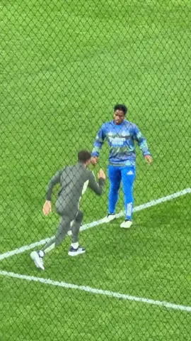 Sale Endrick a calentar después del Olympiacos 3-4 Real Madrid #deportesentiktok #realmadrid #endrick 