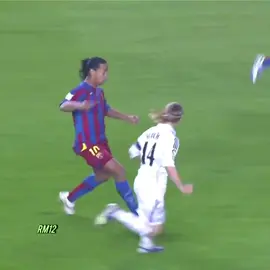 Ronaldinho Gaúcho.                                                         Ib:@LALIGA #ronaldinho #skills #football #fy #viral 