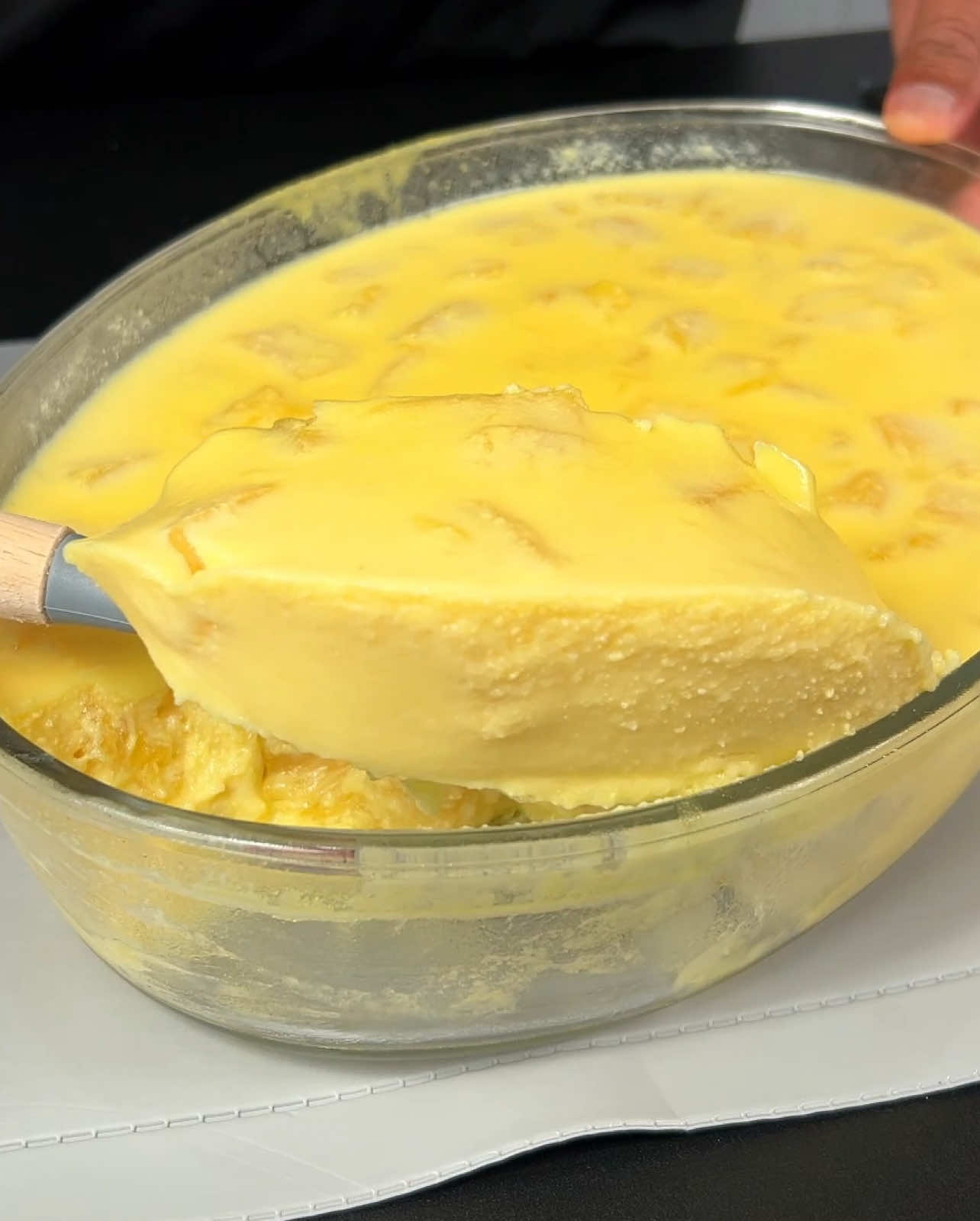 Pra você que gosta de sobremesa fácil, rápida e deliciosa, essa sobremesa de abacaxi vai deixar toda sua família com água na boca!  . #sobremesa #receita #fyp #viral 