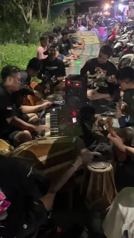 Tipis2 dulu bolo 🤙 selanjutnya lagu apa lagi yang asik pren? #sidorondo #kendangan #musiktongkrongan #kudus24jam 