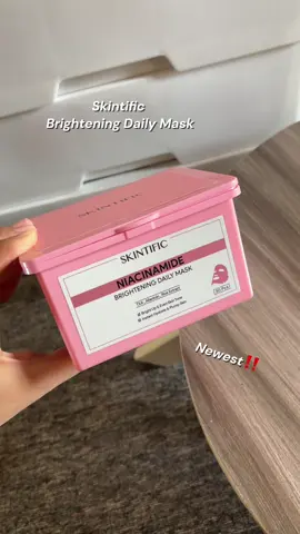 Always ada yang baru dari @Skintificid 😛🫶🏻 auto bikin cerah & plumpy🤏🏻 #sheetmask #skintific #brighteningsheetmask 