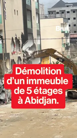 🇨🇮 Demolition d’un immeuble de 5 étages à Abidjan.