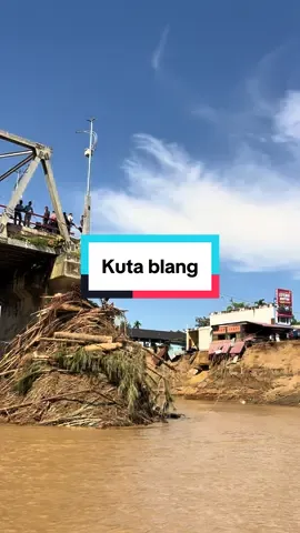 Kondisi jembatan Kuta blang  Penyebrangan via kapal warna 