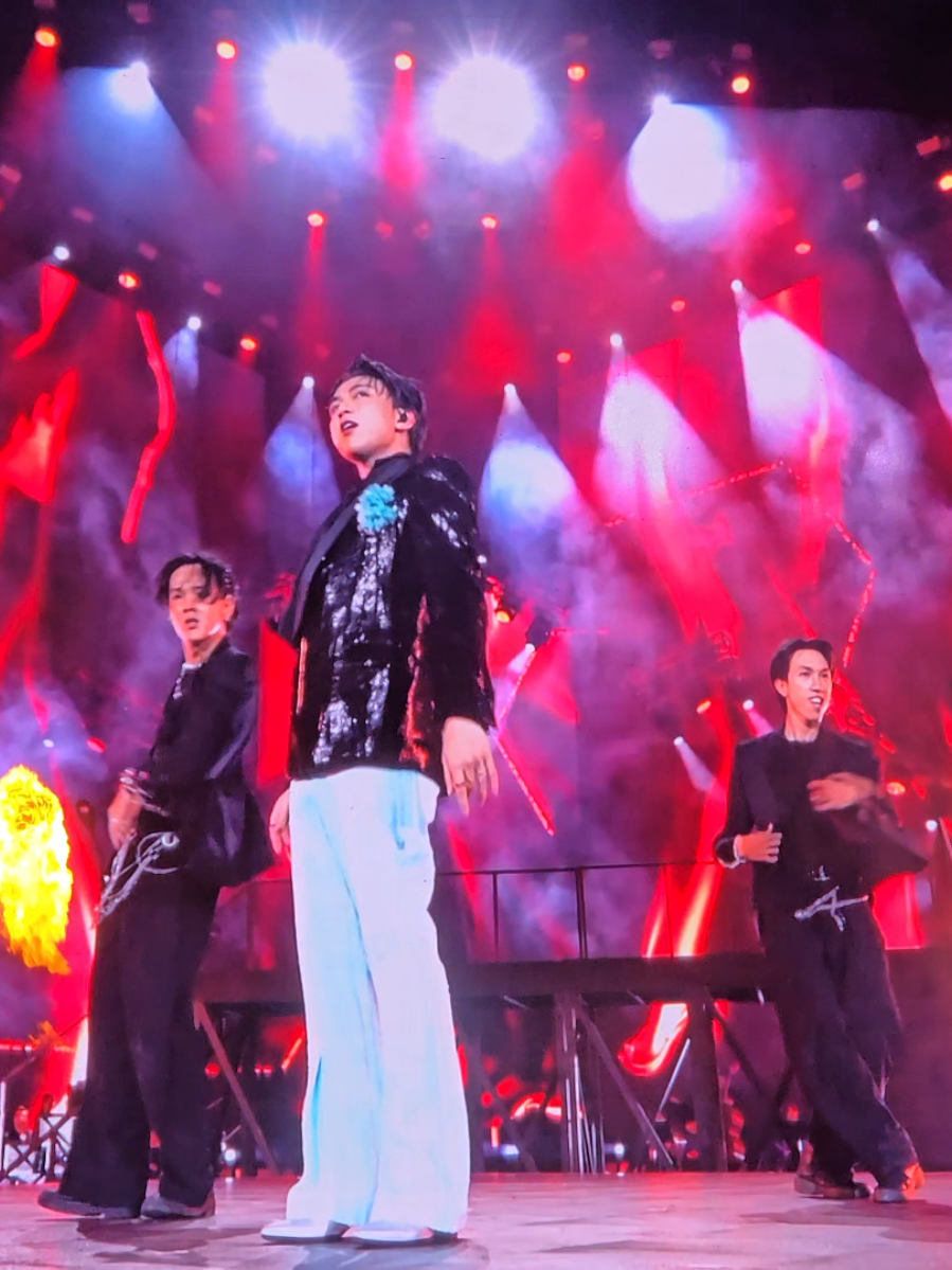 SOOBIN sẽ cho bạn biết thế nào là BinoMJ nhé #SOOBIN #soobinliveconcert #soobinliveconcertallrounder #Caogot